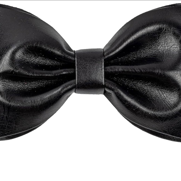 Black faux Leather Adjustable Pre-Tied Bow Tie - Picture 2 of 4